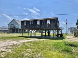1111 Surf Dr in Freeport, TX - Building Photo