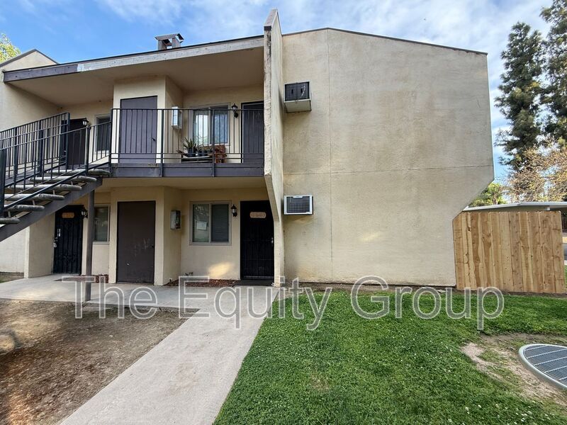 1408 W Elowin Ave in Visalia, CA - Building Photo