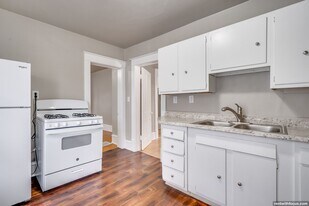 328 Parkway Ave in Oshkosh, WI - Building Photo