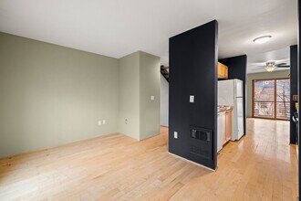 5938 NE Hoyt St in Portland, OR - Building Photo - Building Photo