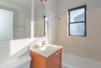 732 W Bittersweet Pl-Unit -408 in Chicago, IL - Building Photo - Building Photo