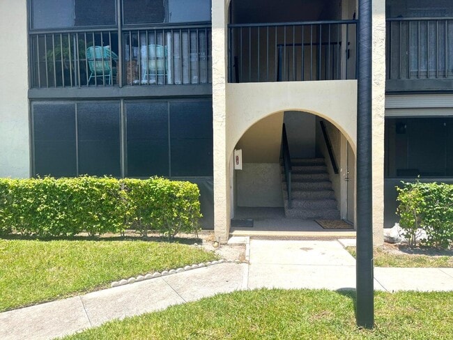 536 Shady Pine Way in Greenacres, FL - Building Photo - Building Photo