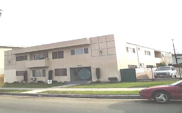 6642 Whitsett Ave in North Hollywood, CA - Foto de edificio - Building Photo