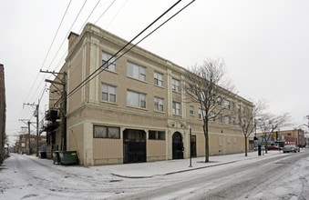 6306 S Artesian Ave 2435 W 63rd St Chicago, IL 60629 in Chicago, IL - Foto de edificio - Building Photo