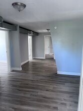 1380 Jackson St, Unit 1 in Gary, IN - Foto de edificio - Building Photo