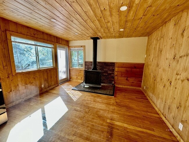 54365 Pine Crest Ave in Idyllwild, CA - Building Photo - Building Photo
