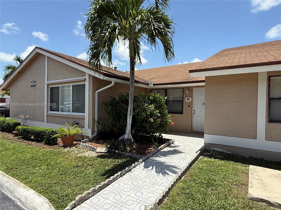 7700 SW 155th Pl in Miami, FL - Building Photo