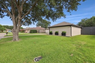 7060 Burlington Dr in Beaumont, TX - Building Photo - Building Photo