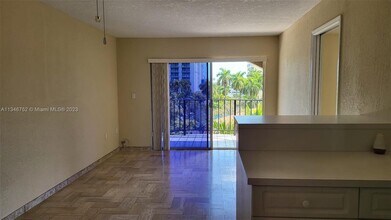 5199 NW 7th St-Unit -611 in Miami, FL - Building Photo - Building Photo