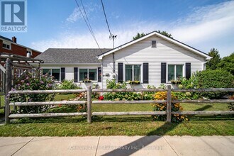 492 Bruce St in South Bruce Peninsula, ON - Building Photo - Building Photo