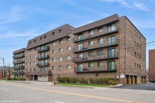 960 S River Rd in Des Plaines, IL - Building Photo