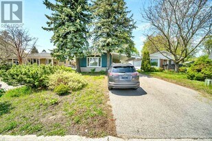 62 Greendale Crescent in Kitchener, ON - Building Photo