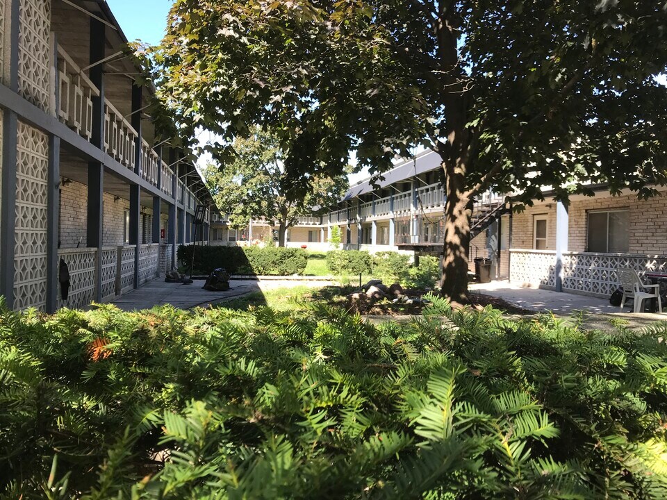 N88W14750 Main St, Unit Menomonee Falls Studios in Menomonee Falls, WI - Building Photo