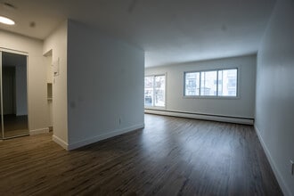 7790 Trémolières Av in Montréal, QC - Building Photo - Building Photo