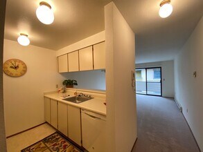 Shorecrest Apartments in Seattle, WA - Foto de edificio - Interior Photo