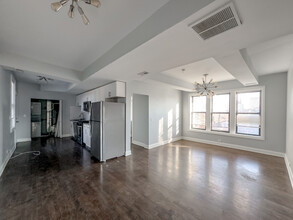 3301 N Harding Ave, Unit 2S in Chicago, IL - Building Photo - Building Photo