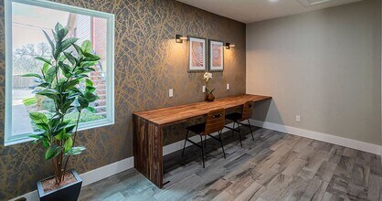 Brooksfield Apartments in San Antonio, TX - Foto de edificio - Building Photo