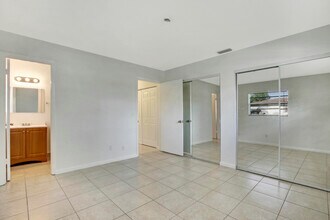 1919 Doffer Ln in North Palm Beach, FL - Building Photo - Building Photo