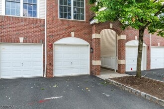 408 Donato Cir in Scotch Plains, NJ - Building Photo - Building Photo