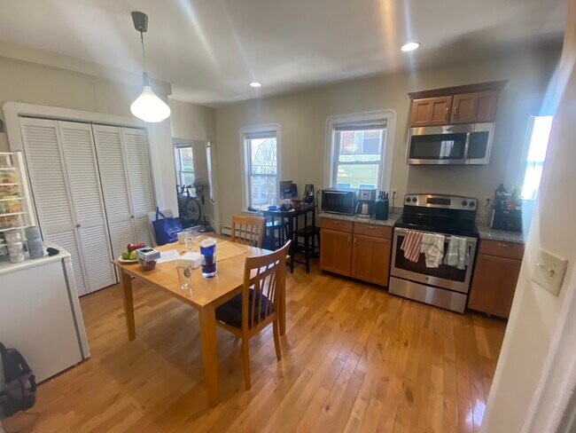9 Aberdeen Rd, Unit #3