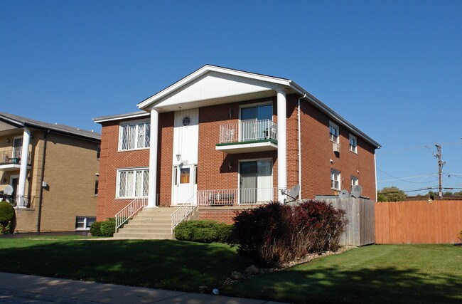 7922 W 89th Pl in Hickory Hills, IL - Foto de edificio - Building Photo
