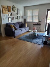 1625 Thrush Ter, Unit #1625 in Brentwood, MO - Foto de edificio - Building Photo