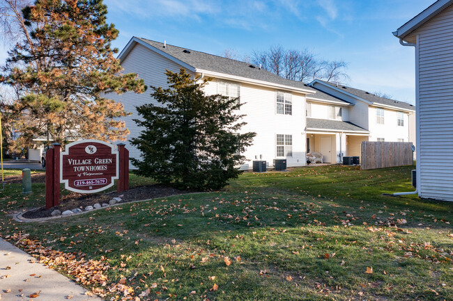 Village Green Townhomes in Valparaiso, IN - Building Photo - Building Photo