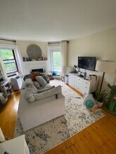 1073 Beacon St, Unit 3 in Brookline, MA - Foto de edificio - Building Photo