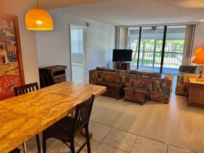 16300 Golf Club Rd, Unit 208 in Weston, FL - Building Photo - Building Photo