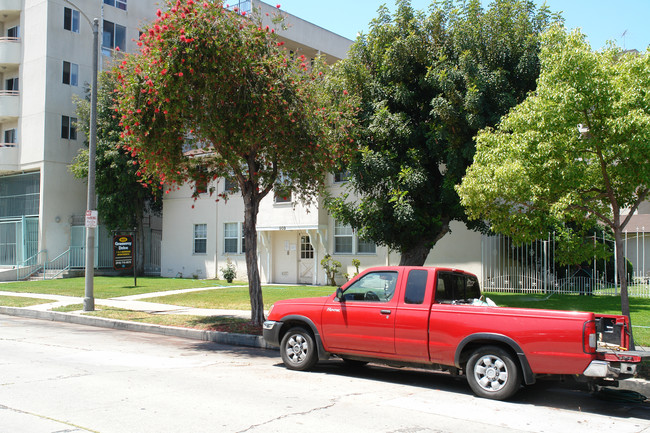 909 S Gramercy Dr in Los Angeles, CA - Building Photo - Building Photo