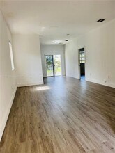 364 NE 25th Pl in Homestead, FL - Building Photo - Building Photo