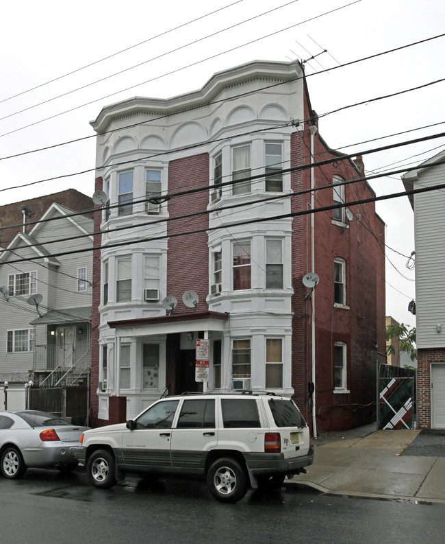 88 Hamilton Ave in Passaic, NJ - Building Photo - Building Photo