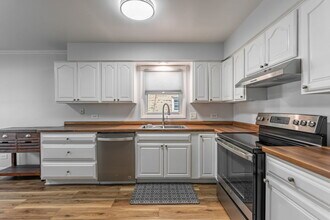 1000 E Callero Cir in Mount Prospect, IL - Building Photo - Building Photo
