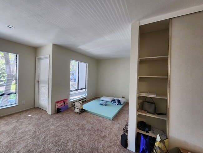 8 Captain Dr, Unit 358 in Emeryville, CA - Building Photo - Building Photo