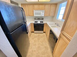 1909 High Valley Ct in Las Vegas, NV - Foto de edificio - Building Photo