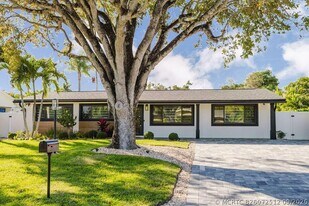 415 Pittsburgh Dr in Jupiter, FL - Building Photo