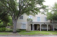 766 Memorial Mews St photo'