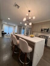 214 Market St in Boston, MA - Foto de edificio - Building Photo