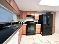 536 SW 113th Way, Unit 536 in Pembroke Pines, FL - Foto de edificio - Building Photo