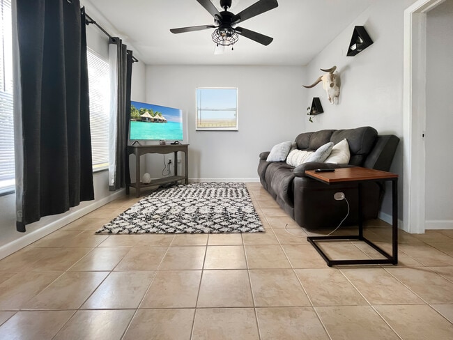 1100 NW 16th St in Stuart, FL - Foto de edificio - Building Photo