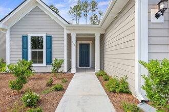147 Higginson Dr in Richmond Hill, GA - Foto de edificio - Building Photo