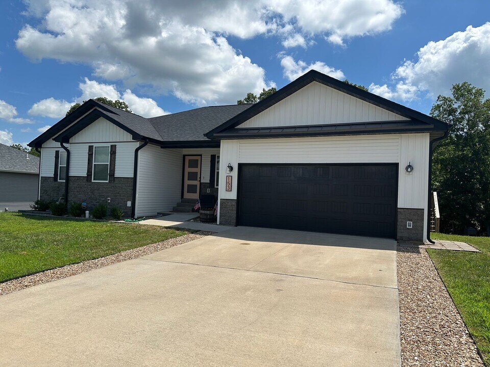 153 Mesa Dr in Waynesville, MO - Building Photo