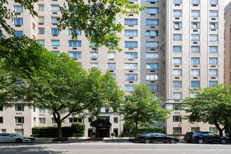 880 Fifth Ave in New York, NY - Foto de edificio - Building Photo
