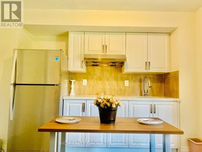 2123 Royal Gala Cir in Mississauga, ON - Building Photo - Building Photo