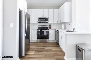 100 River Park Dr, Unit 120 in Raritan, NJ - Building Photo