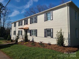 2114 Brandon Cir in Charlotte, NC - Building Photo