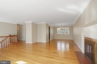 1068 Carper St in McLean, VA - Building Photo - Building Photo