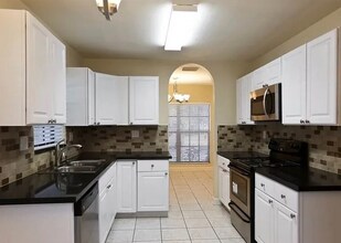 9140 SW 178th Terrace in Palmetto Bay, FL - Building Photo - Building Photo