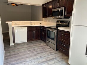 5473 Spanish Oak Ln in Oak Park, CA - Building Photo - Building Photo