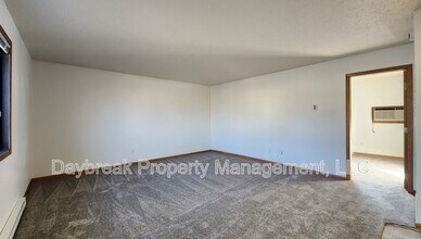 1315 34th St Cir S in Moorhead, MN - Building Photo - Building Photo